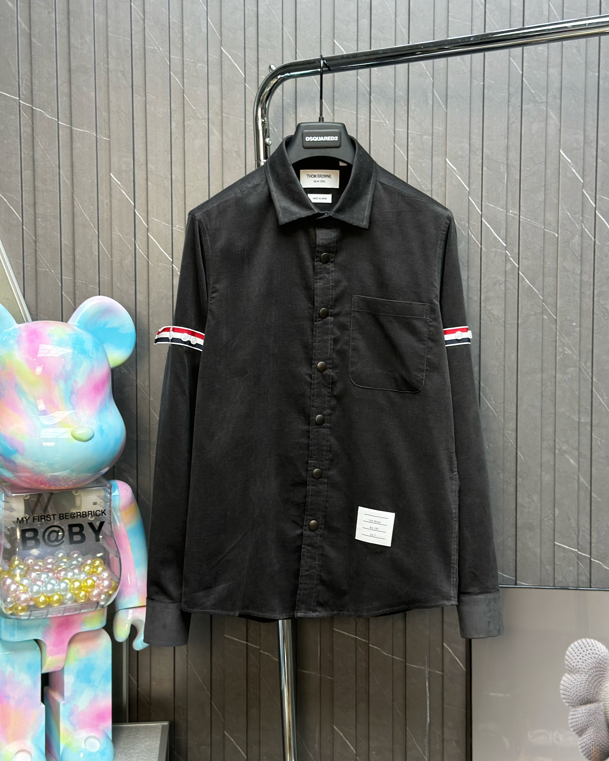 Mua THOM BROWNE SHIRT Áo sơ mi Thom Browne Classic Grosgrain Placket Oxford sọc dọc Tiki #21 Mua THOM BROWNE SHIRT Áo sơ mi Thom Browne Classic Grosgrain Placket Oxford sọc dọc Tiki